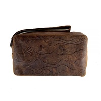 Better World Aboriginal Art Men&#39;s Leather Embossed Toiletry Bag - Sandhills (Brown)